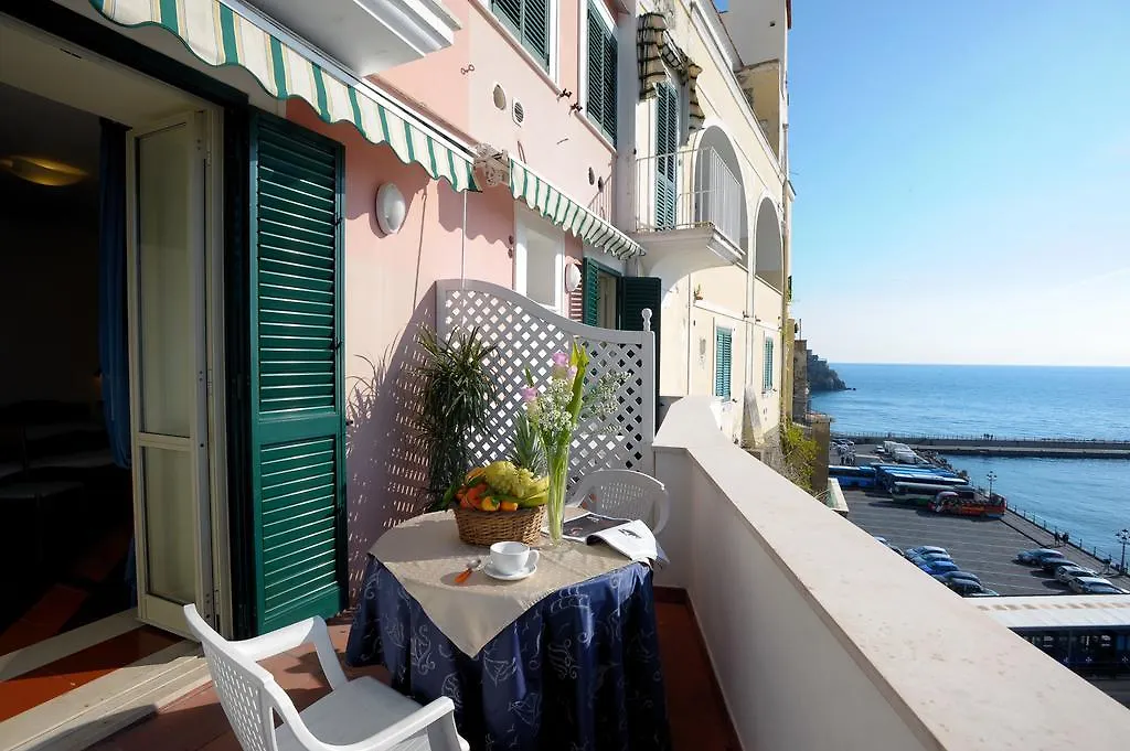 Camere Con Vista Amalfi 2*,