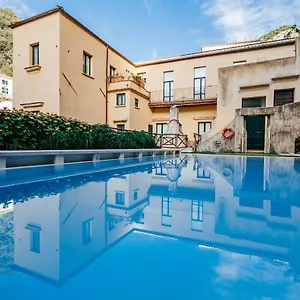 Alojamento de Acomodação e Pequeno-almoço Amalfi Resort