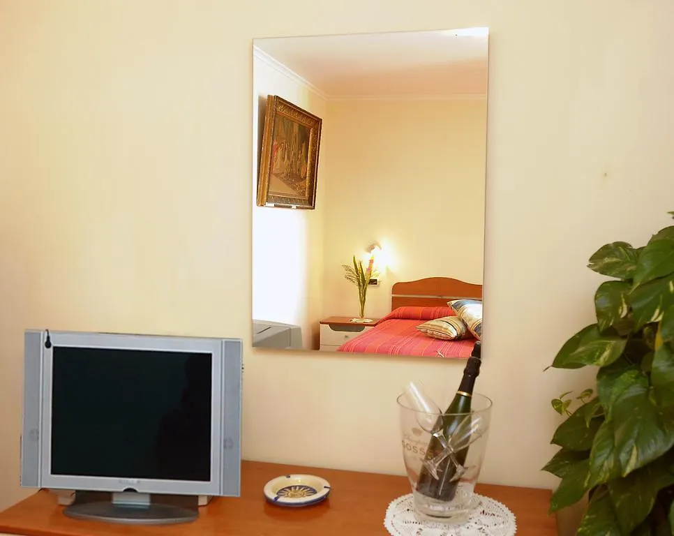 Camere Con Vista Amalfi 2*,  Italien