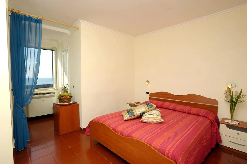 Camere Con Vista Amalfi 2*,
