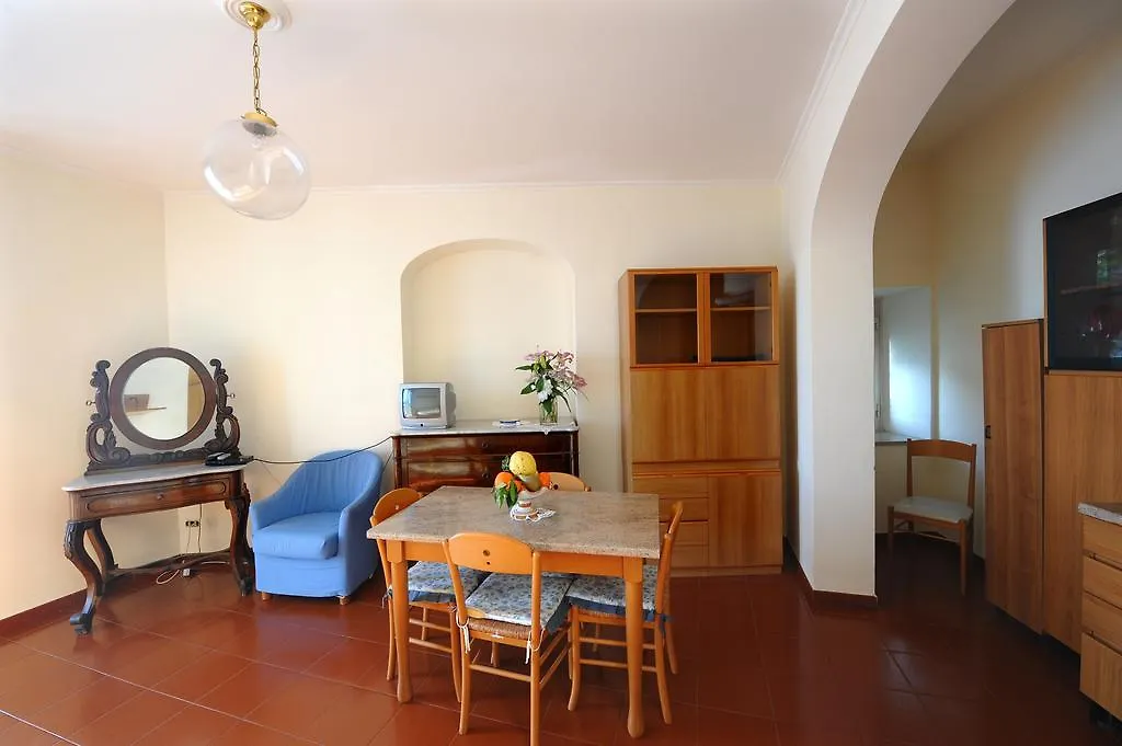 Camere Con Vista Amalfi 2*,  Italien