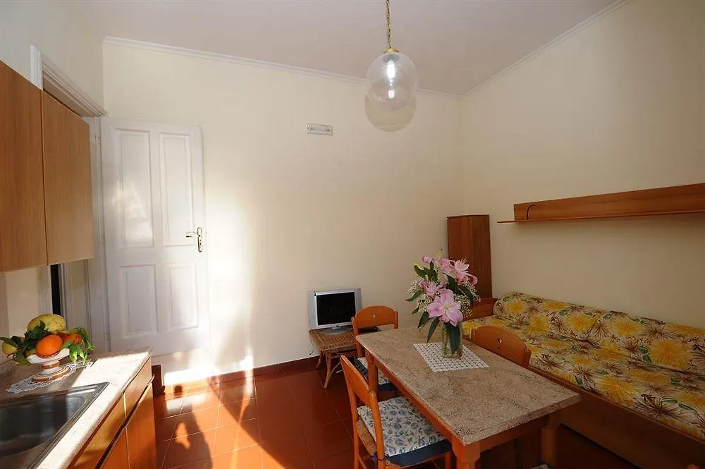 Camere Con Vista Amalfi 2*,  Italien