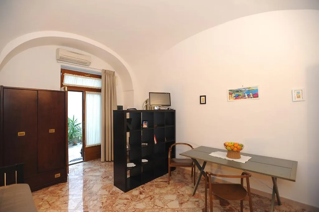 Camere Con Vista Amalfi 2*,